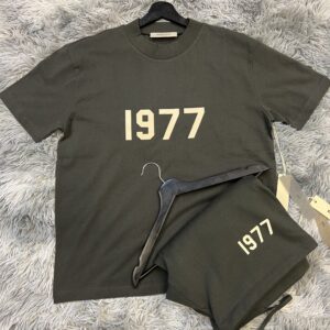 Essentials (1977)