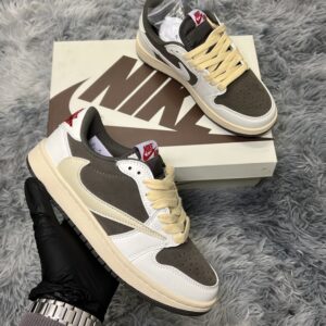 Nike Dunk Low Travis Scott (Bruin/Wit)
